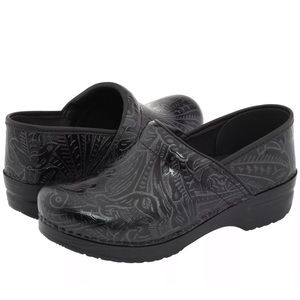 Dansko Black Tooled Leather Clogs Sz 37 (6.5/7)